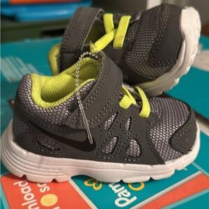 Nike Kids Black and Yellow Sneakers